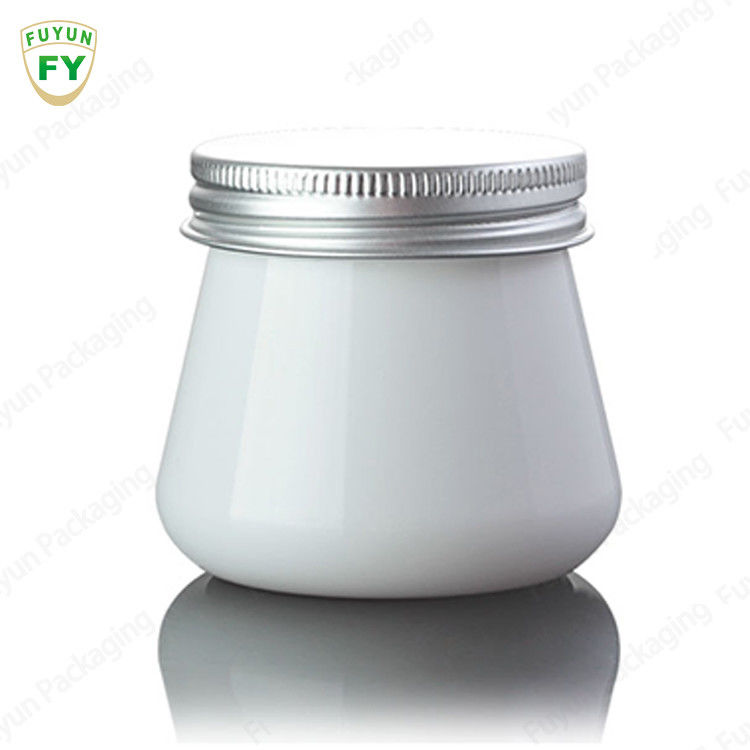 Άσπρα πλαστικά κενά βάζα κρέμας τρίχας χρώματος καλλυντικά με την κεφαλή κοχλίου